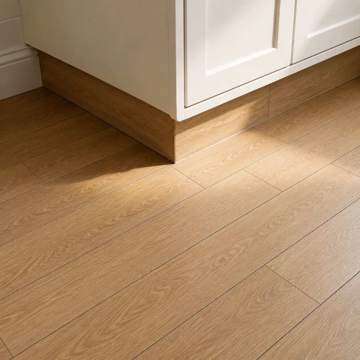 Plancher en bois étanche – Transformez votre espace en seulement 30 minutes – (60 cm × 15 cm)
